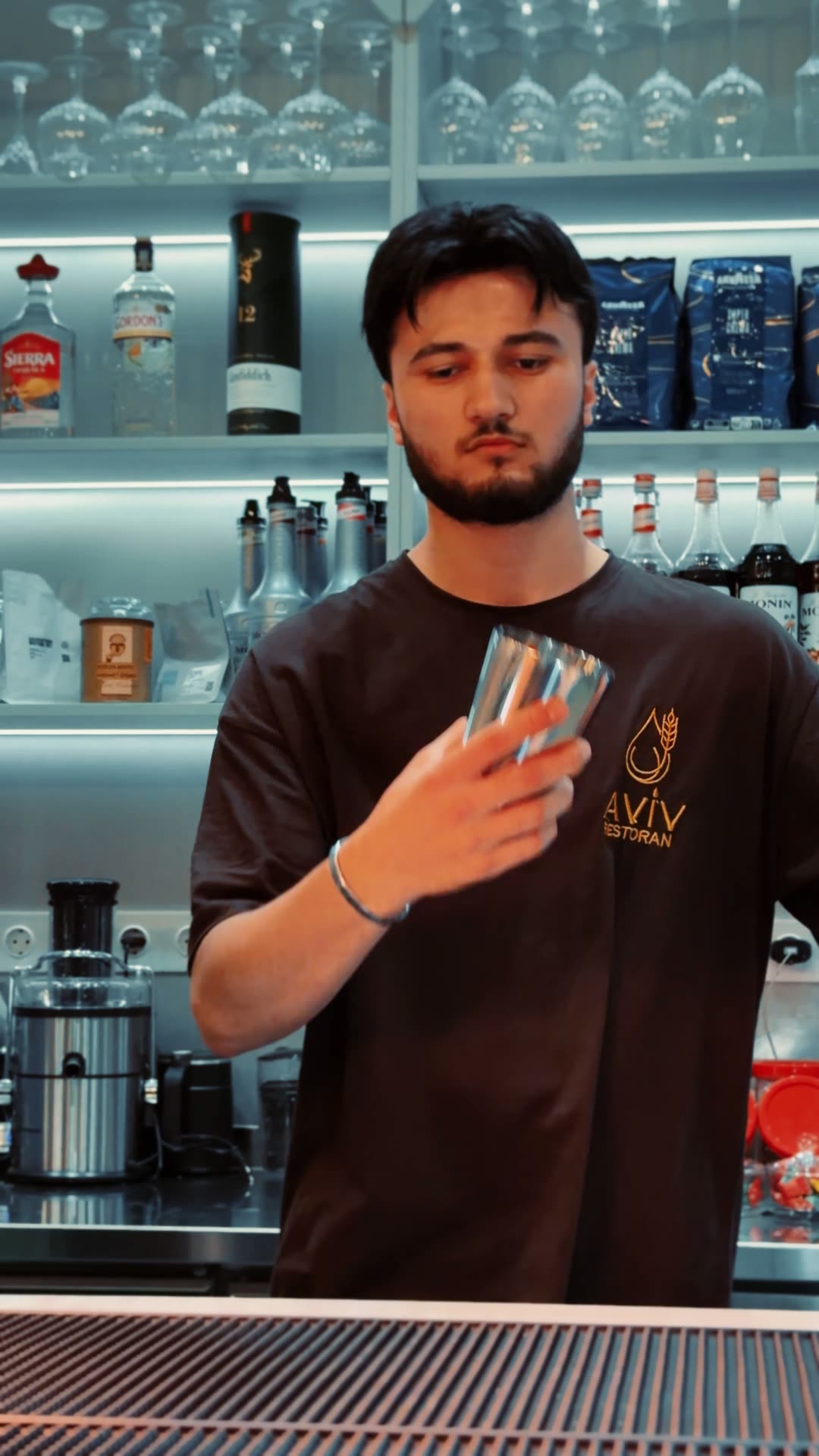 Bar Arxasında